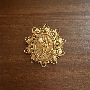 Vintage Gold Tone Floral Brooch